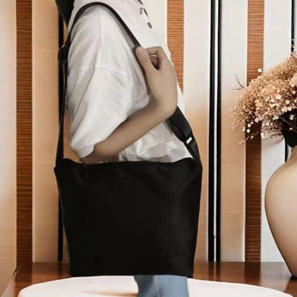 Stylish Black Oxford Cloth Crossbody Bag - Practical Zippered Shoulder Tote - Picture 5 of 8